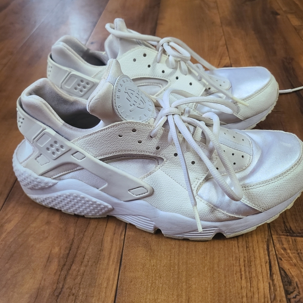 Nike Air Huarache Run, specifically in the "Triple White